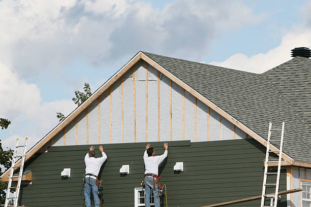 Professional Vinyl Siding technician working in Manchester, TN